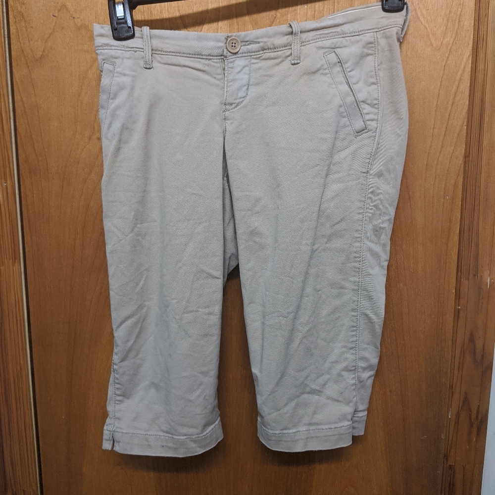 Ruehl no.925 beige khaki Capri pants XS